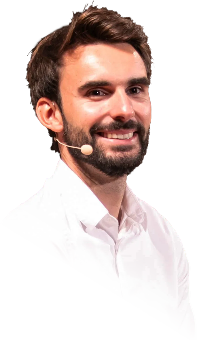 Alexandre Leclair sur scène, micro-casque, lors d'une conférence ALTI TRADING.