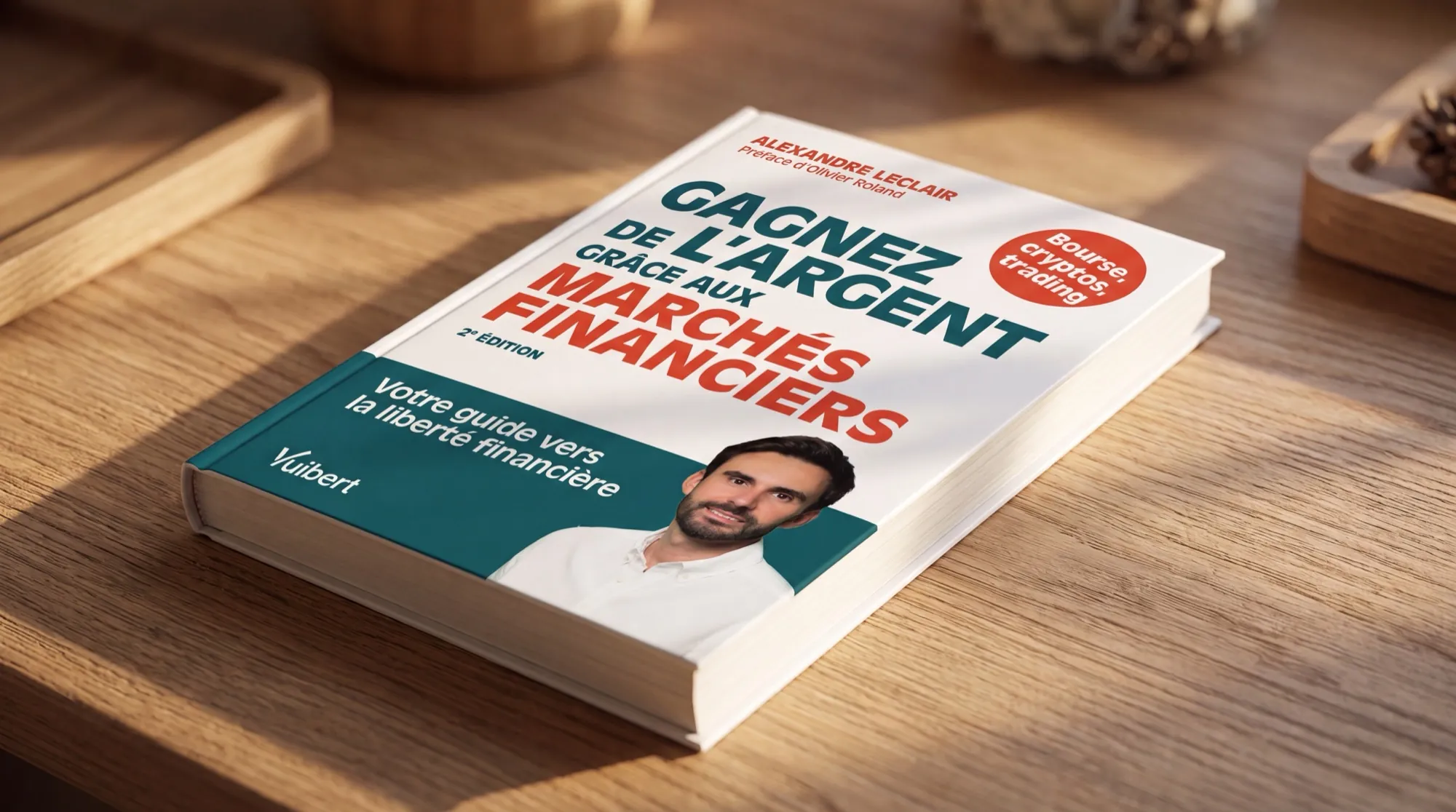 La deuxième édition du livre « Gagnez de l'argent grâce aux marchés financiers » d'Alexandre Leclair, posée sur un bureau.